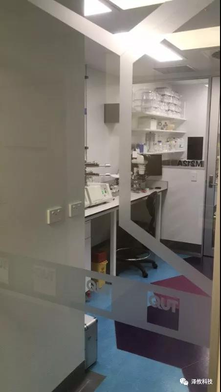 澤攸科技原位TEM系統在澳大利亞昆士蘭理工大學(圖2) 澤攸科技原位TEM系統在澳大利亞昆士蘭理工大學現場驗收