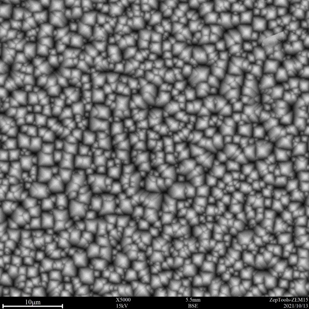 15 kV下常規模式拍攝的未噴金硅片表面 15 kV下常規模式拍攝的未噴金硅片表面